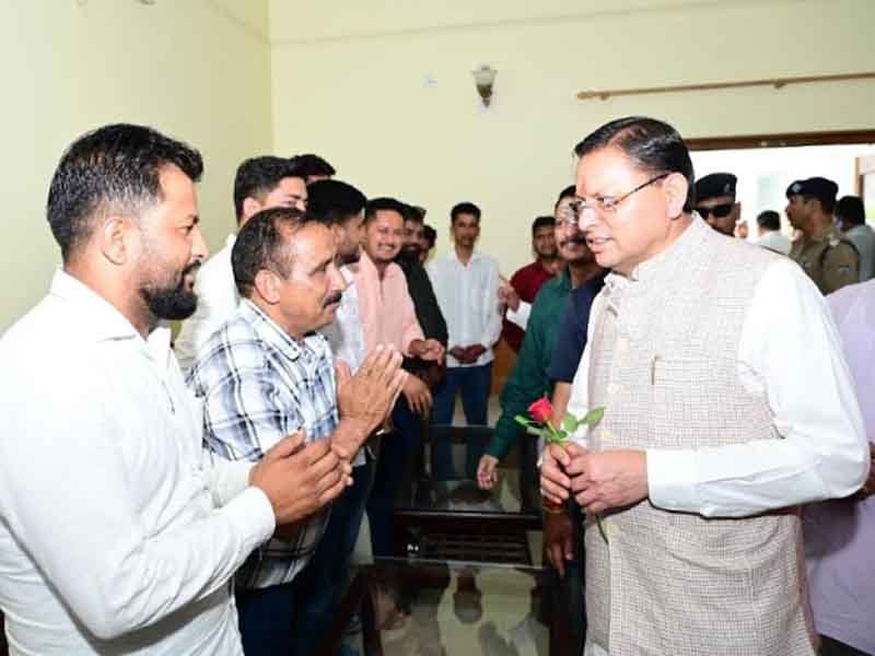 हल्द्वानी-काठगोदाम स्थित सर्किट हाउस में आम जनता एवं स्थानीय जनप्रतिनिधियों से भेंट कर उनकी समस्याएं सुनीं मुख्यमंत्री धामी ने