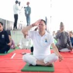 मुख्यमंत्री धामी ने बनबसा में किया सामूहिक योगाभ्यास, योग को दैनिक जीवन का हिस्सा बनाने का किया आह्वान
