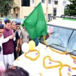 भीमताल भ्रमण के दौरान मुख्यमंत्री धामी ने नए कूड़ा वाहनों को हरी झंडी दिखाकर किया रवाना