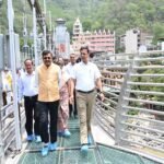 मुख्य सचिव उत्तराखंड द्वारा टिहरी गढ़वाल में बजरंग सेतु एवं हिलान्स हिमालयन भोजनालय का निरीक्षण