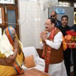 शांतिकुंज पहुंचकर मुख्यमंत्री एवं केंद्रीय मंत्री ने श्रद्धेया शैलदीदी को अंगवस्त्र भेंट कर किया सम्मानित