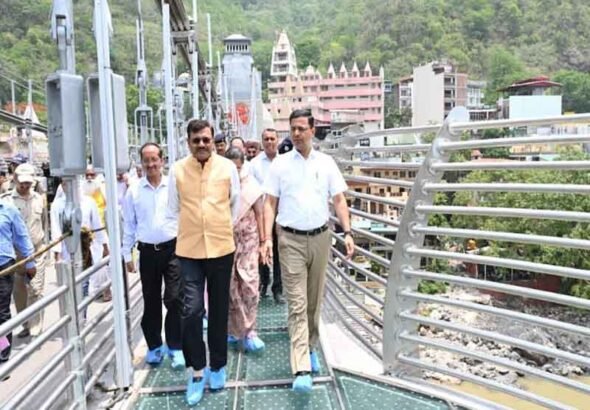 मुख्य सचिव उत्तराखंड द्वारा टिहरी गढ़वाल में बजरंग सेतु एवं हिलान्स हिमालयन भोजनालय का निरीक्षण