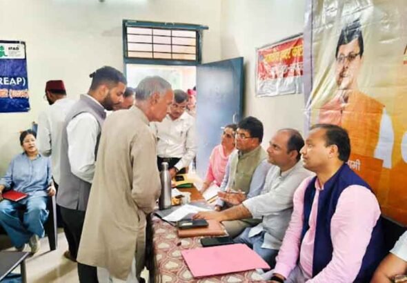 जन-जन की सरकार, जन-जन के द्वार अभियान के तहत दूरस्थ गांवों तक पहुंचा शासन-प्रशासन