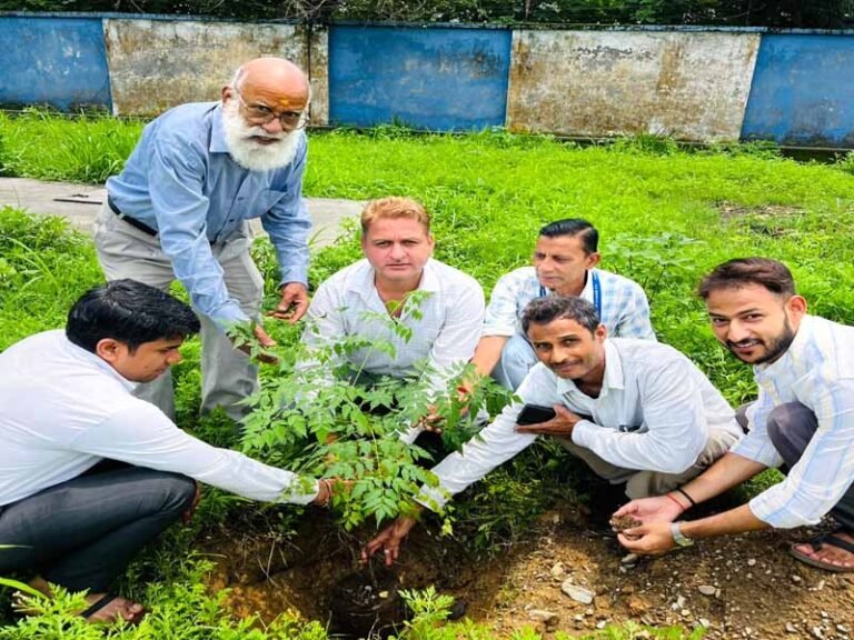 लोक पर्व हरेला पर पीआईबी देहरादून में “एक पेड़ माँ के नाम” अभियान के अंतर्गत किया गया पौधारोपण , एनएसटीआई देहरादून में ‘स्वच्छता पखवाड़ा’ का हुआ शुभारंभ