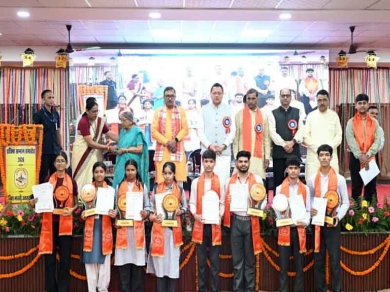 Haridwar: प्रतिभा सम्मान समारोह में मेधावी विद्यार्थियों का सम्मान, मुख्यमंत्री ने बढ़ाया उत्साह