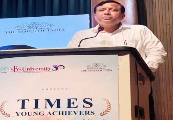 सफलता का आधार केवल अंक नहीं, चरित्र और संस्कार भी जरूरी : डीजी सूचना बंशीधर तिवारी