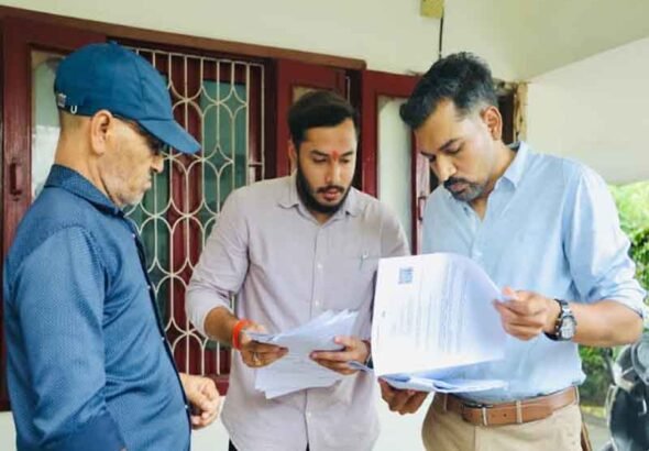 मतदाता सूची पुनरीक्षण की जमीनी पड़ताल को ग्राउंड जीरो पर उतरे डीएम