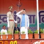 स्वतंत्रता दिवस पर मुख्यमंत्री पुष्कर सिंह धामी ने परेड ग्राउंड में किया ध्वजारोहण