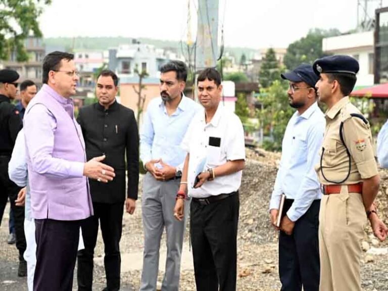मुख्यमंत्री ने नंदा की चौकी पुल के एप्रोच रोड के पुनर्निर्माण कार्य का किया निरीक्षण