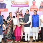 मुख्यमंत्री ने तीलू रौतेली एवं आंगनबाड़ी कार्यकत्री पुरस्कार से मातृशक्ति को किया सम्मानित