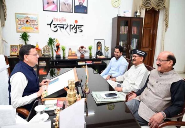 CM धामी से स्वास्थ्य मंत्री सुबोध उनियाल एवं विधायक किशोर उपाध्याय ने की भेंट 