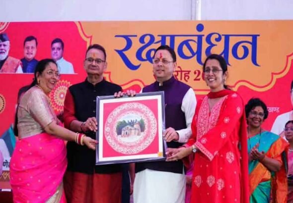 चौधरी फार्म और सर्वे स्टेडियम में बहनों के बीच पहुंचे मुख्यमंत्री धामी