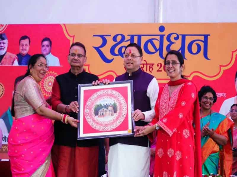 चौधरी फार्म और सर्वे स्टेडियम में बहनों के बीच पहुंचे मुख्यमंत्री धामी