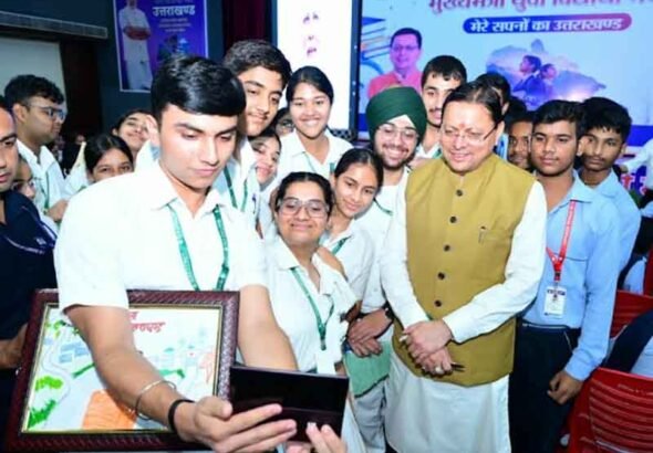 मेरे सपनों का उत्तराखंड पर विद्यार्थियों से संवाद किया मुख्यमंत्री पुष्कर सिंह धामी ने