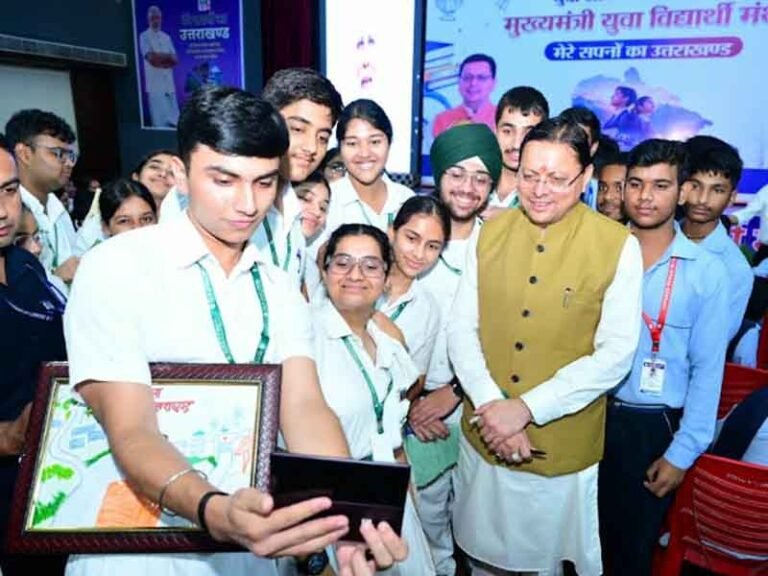 मेरे सपनों का उत्तराखंड पर विद्यार्थियों से संवाद किया मुख्यमंत्री पुष्कर सिंह धामी ने