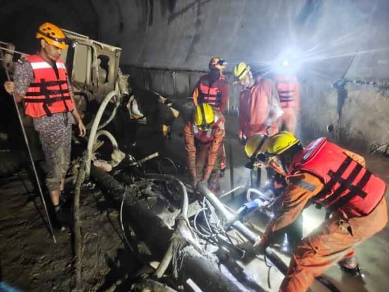 टीएचडीसी टनल में रेस्क्यू अभियान तेज, हर संभावित स्थान पर बारीकी से खोजबीन
