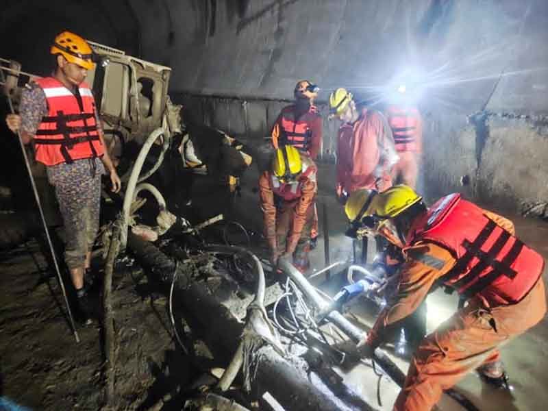 टीएचडीसी टनल में रेस्क्यू अभियान तेज, हर संभावित स्थान पर बारीकी से खोजबीन
