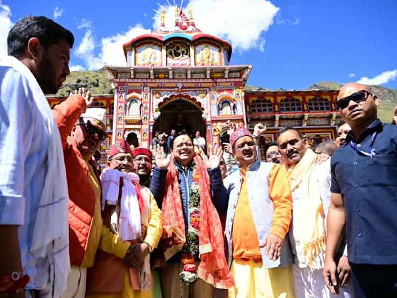 श्री बदरीनाथ धाम में मुख्यमंत्री ने की पूजा-अर्चना, मास्टर प्लान के कार्यों का लिया जायजा