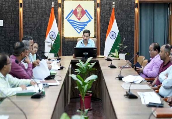 जल जीवन मिशन की लंबित योजनाओं को सर्वाेच्च प्राथमिकता से पूरा करें- डीएम