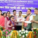 दिव्यांग बच्चों के बीच अपना जन्म दिवस मनाने पहुंचे मुख्यमंत्री पुष्कर सिंह धामी