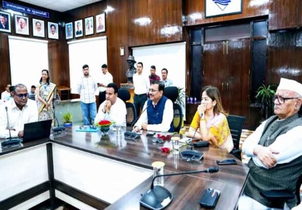 मुख्य सचिव ने दी विद्यार्थियों को तकनीक के साथ कदम से कदम मिलाकर चलने की सीख