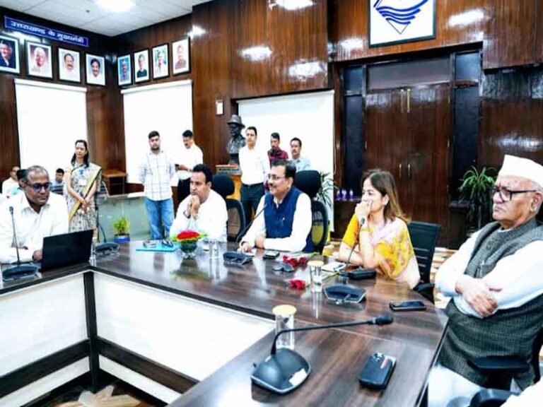 मुख्य सचिव ने दी विद्यार्थियों को तकनीक के साथ कदम से कदम मिलाकर चलने की सीख