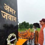 सीमांत क्षेत्र में शहीद स्मारक एवं विशाल तिरंगे का लोकार्पण, सीएम धामी ने वीर शहीदों को किया नमन