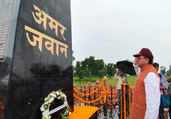 सीमांत क्षेत्र में शहीद स्मारक एवं विशाल तिरंगे का लोकार्पण, सीएम धामी ने वीर शहीदों को किया नमन