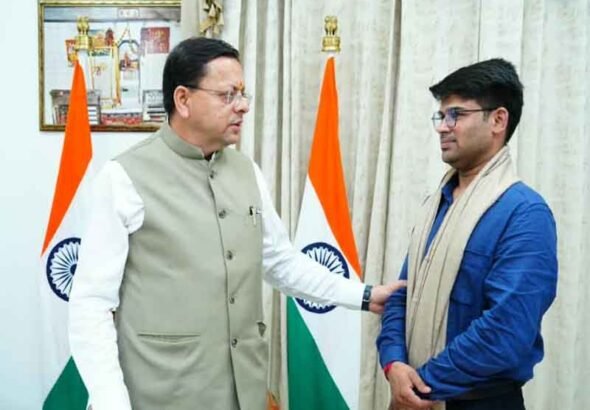 फ्लाइंग कार बनाने वाले रवि टमटा से मिले सीएम धामी, स्टार्टअप को सरकारी मदद के निर्देश