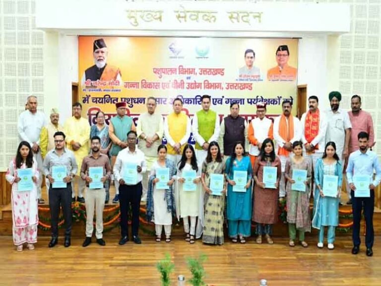 ’पशुपालन तथा गन्ना विकास एवं चीनी उद्योग विभाग के 101 नवनियुक्त कार्मिकों को मुख्यमंत्री ने प्रदान किए नियुक्ति पत्र’