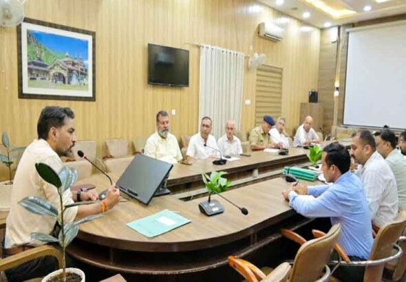 डीएम ने हनोल मेले की तैयारियों की समीक्षा कर अधिकारियों को व्यापक व्यवस्थाएं सुनिश्चित करने के दिए निर्देश