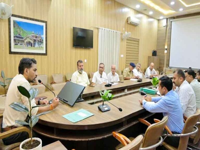 डीएम ने हनोल मेले की तैयारियों की समीक्षा कर अधिकारियों को व्यापक व्यवस्थाएं सुनिश्चित करने के दिए निर्देश