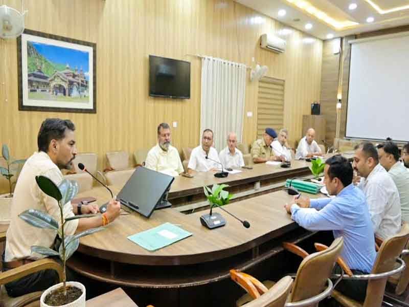 डीएम ने हनोल मेले की तैयारियों की समीक्षा कर अधिकारियों को व्यापक व्यवस्थाएं सुनिश्चित करने के दिए निर्देश