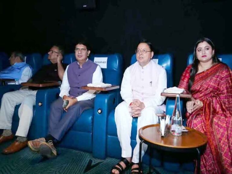 मुख्यमंत्री पुष्कर सिंह धामी ने देखी आध्यात्मिक फिल्म ‘हनुमान अंश’, बाबा नीब करौरी महाराज जी की भक्ति और सेवा भावना से हुए अभिभूत