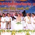 नवरात्रि के प्रथम दिवस पर ध्वजारोहण कर नौ दिवसीय मेले का उद्घाटन