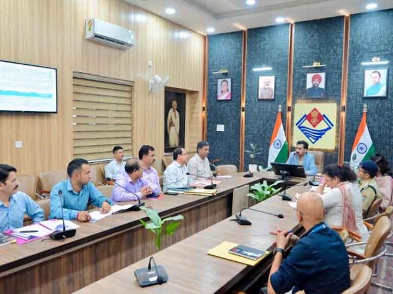 भांग, अफीम, गांजा और चरस की खेती व कारोबार मिलने पर संबंधित पटवारी और ग्राम विकास अधिकारी होंगे जिम्मेदार