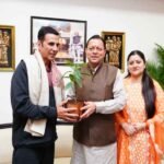 प्रसिद्ध फिल्म अभिनेता अक्षय कुमार ने शिष्टाचार भेंट की मुख्यमंत्री पुष्कर सिंह धामी से