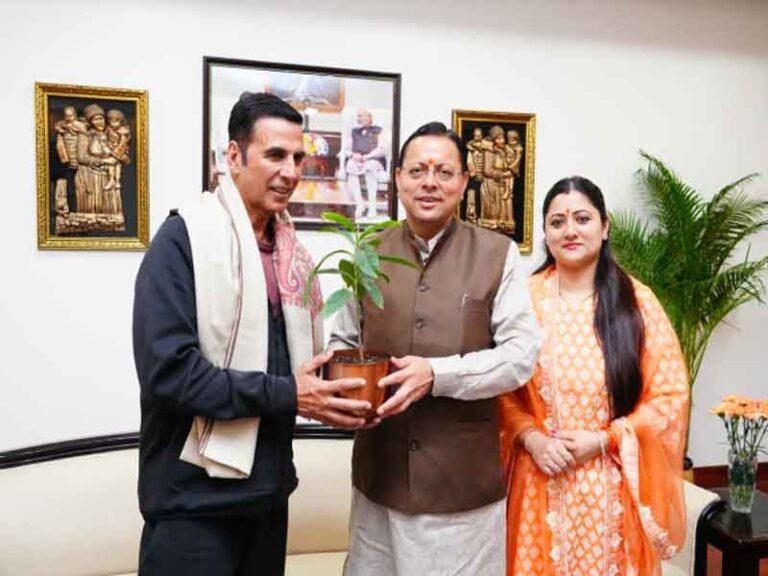 प्रसिद्ध फिल्म अभिनेता अक्षय कुमार ने शिष्टाचार भेंट की मुख्यमंत्री पुष्कर सिंह धामी से