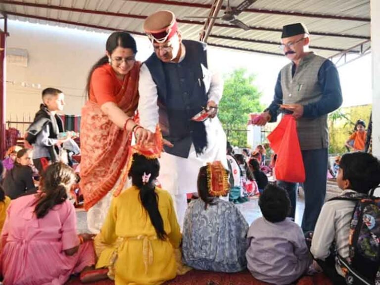कैबिनेट मंत्री गणेश जोशी ने महानवमी पर मां सिद्धिदात्री की पूजा-अर्चना के साथ किया 151 कन्या पूजन