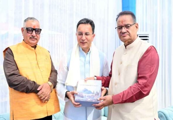 कैबिनेट मंत्री गणेश जोशी ने केंद्रीय राज्यमंत्री जितिन प्रसाद का उत्तराखण्ड आगमन पर स्वागत एवं अभिनंदन किया
