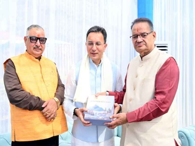 कैबिनेट मंत्री गणेश जोशी ने केंद्रीय राज्यमंत्री जितिन प्रसाद का उत्तराखण्ड आगमन पर स्वागत एवं अभिनंदन किया
