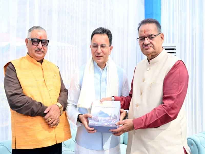 कैबिनेट मंत्री गणेश जोशी ने केंद्रीय राज्यमंत्री जितिन प्रसाद का उत्तराखण्ड आगमन पर स्वागत एवं अभिनंदन किया