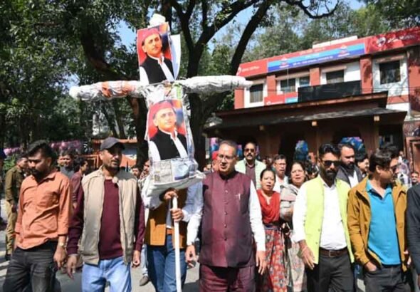 कैबिनेट मंत्री गणेश जोशी के नेतृत्व में सैकड़ों भाजपा कार्यकर्ताओं ने देहरादून के कुठाल गेट पर पुतला दहन कर विरोध प्रदर्शन किया