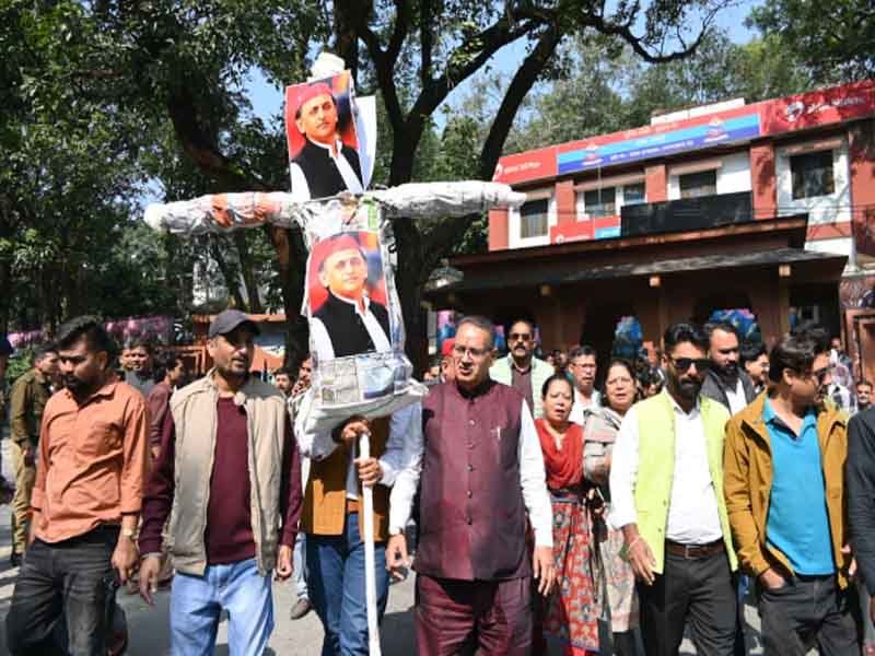 कैबिनेट मंत्री गणेश जोशी के नेतृत्व में सैकड़ों भाजपा कार्यकर्ताओं ने देहरादून के कुठाल गेट पर पुतला दहन कर विरोध प्रदर्शन किया