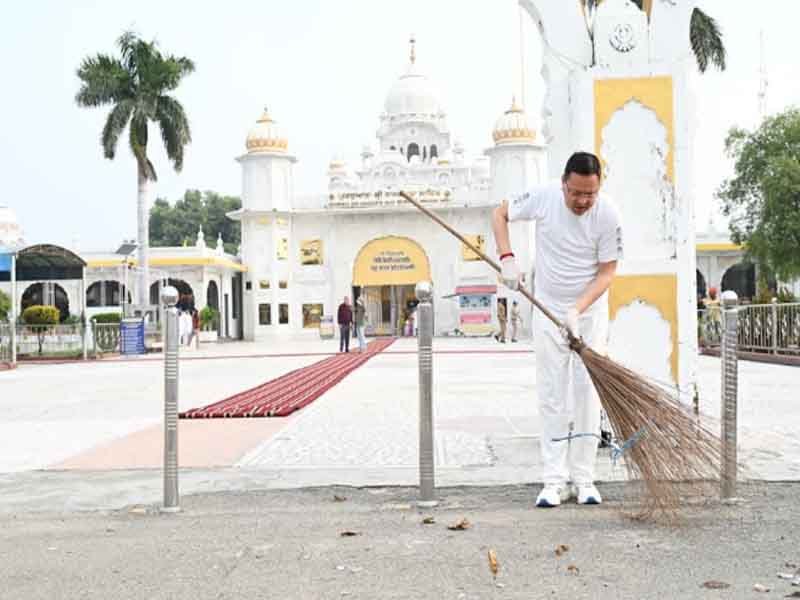 गुरुद्वारा श्री नानकमत्ता साहिब में मत्था टेक प्रदेश की सुख-समृद्धि की कामना की मुख्यमंत्री ने