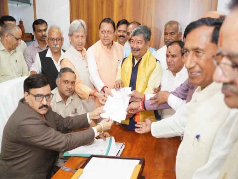 देहरादून में राज्यसभा सीट के लिए प्रत्याशी का नामांकन